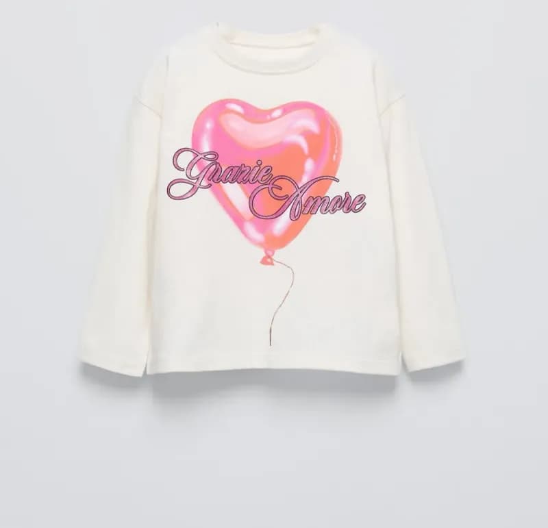 Sweatshirt with heart