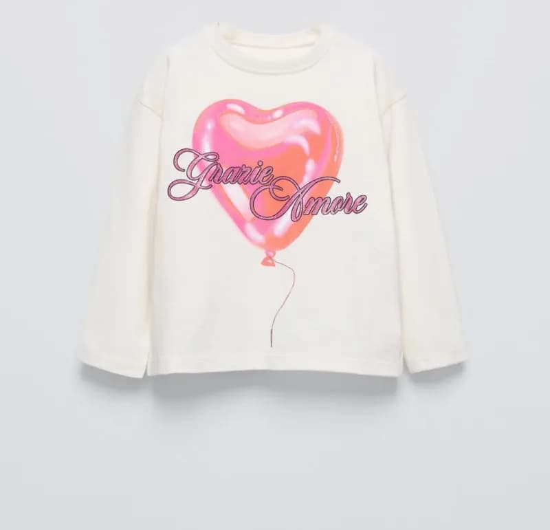 Sweatshirt with heart